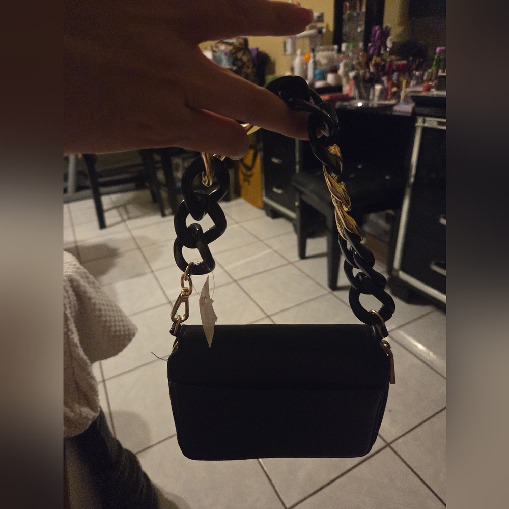 Elegant Black Gold Chain Women's Wallet Wrislet Bag - Picture 6 of 11